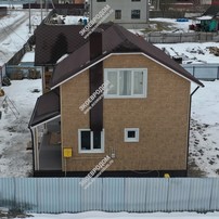 Дом в деревне Захарово, усадьба Свежий ветер одноэтажный с мансардным этажом 136,8 м² из СИП панелей | фото, отзывы, цена